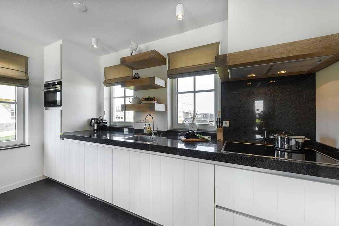 Luxuriöse 10-Personen-Villa mit Sauna am Tjeukemeer in Friesland in Delfstrahuizen, Friesland