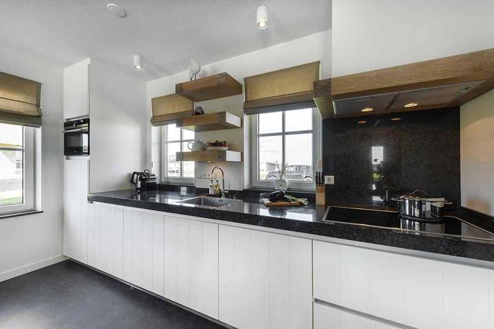 Luxuriöse 10-Personen-Villa mit Sauna am Tjeukemeer in Friesland in Delfstrahuizen, Friesland