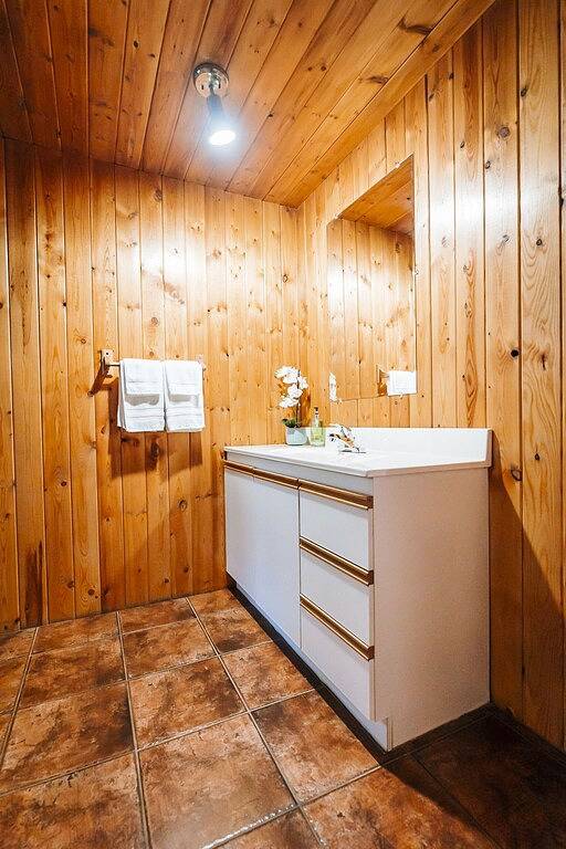 Glamping for 4 Guests in Canadian Rocky Mountains, Alberta