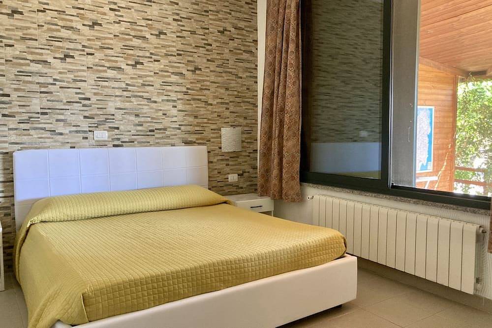 Countryside house in Alghero with garden. Perfect for 2, close to the beach in Maristella, Alghero