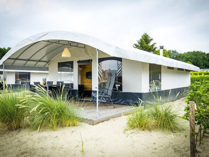 Zelt für 6 Personen, mit Terrasse und Garten sowie Pool in Udenhout
