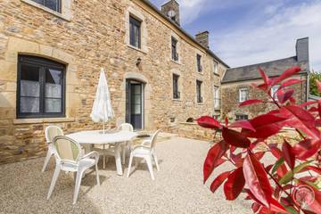 Gîte pour 6 personnes, avec terrasse dans Montsenelle