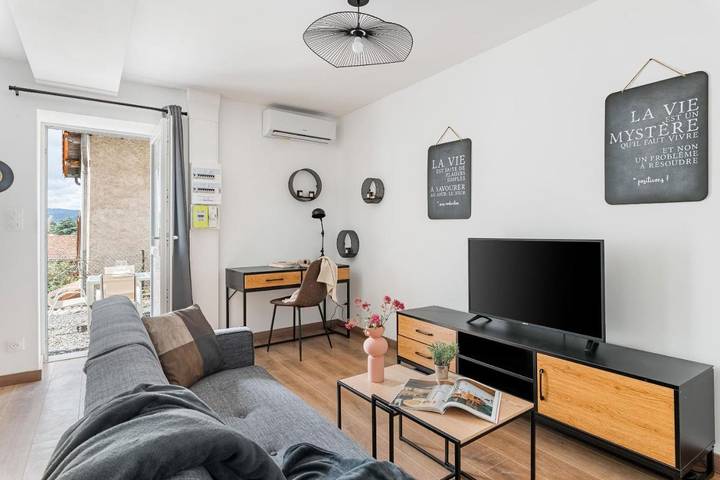 Gîte pour 4 personnes, avec jardin et terrasse à Saint-Just-Saint-Rambert - 3