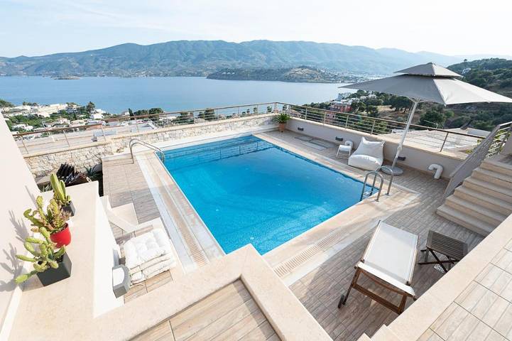Location de vacances pour 4 personnes, avec piscine ainsi que jardin et vue dans Poros - 2