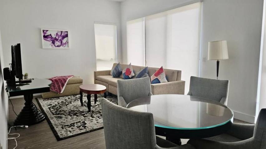 Apartahotel para 4 personas, con vistas y jardín en Los Angeles