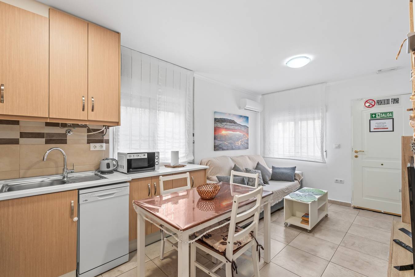 Casa Vacacional 'Geani' con Terraza Privada, Wi-Fi y Aire Acondicionado in San Fulgencio, Costa Blanca