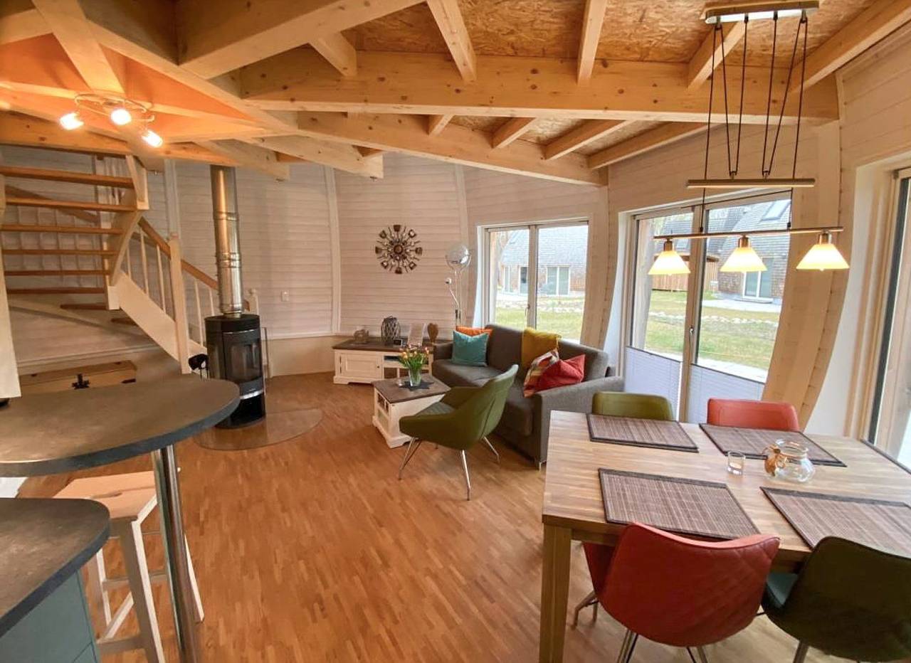 Kugelhaus Tamika – Sauna, Whirlpoolwanne, Kamin & Terrasse am Tollensesee in Tollensesee, Penzlin