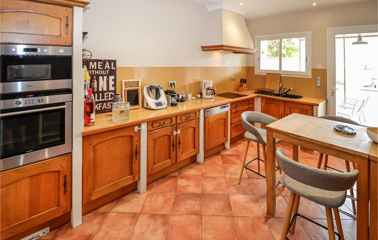 Modern 2BR Apartment + Garage & WiFi, 1km zu Châteauneuf in Châteauneuf-de-Gadagne, Vaucluse
