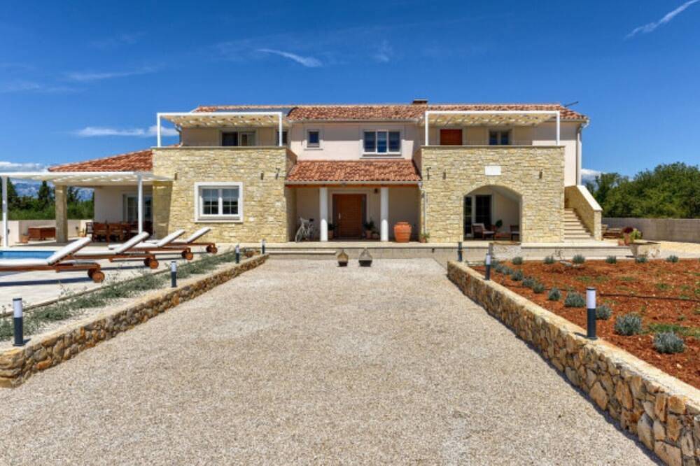 Casa vacanza a Zara a partire da 550€ a notte