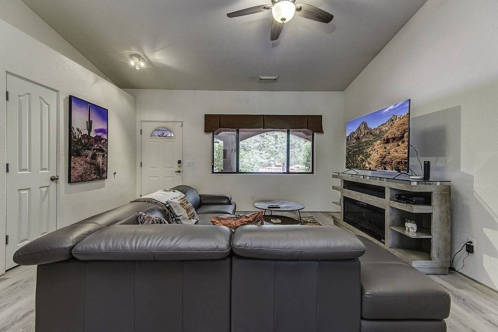 Experience luxury at Sedona Skies: a spacious 3Br retreat in beautiful West Sedona. in Sedona, Oak Creek Canyon