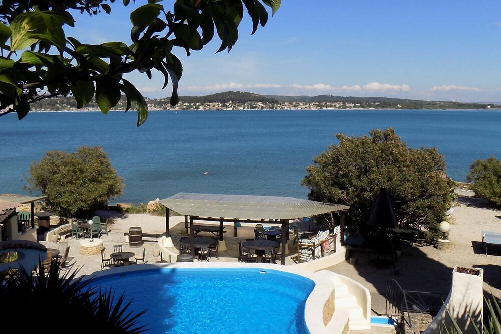 Cottage for 4 p. The heart of Provence. 3 km from Istres\nwaterfront location ! in Istres, Istres region