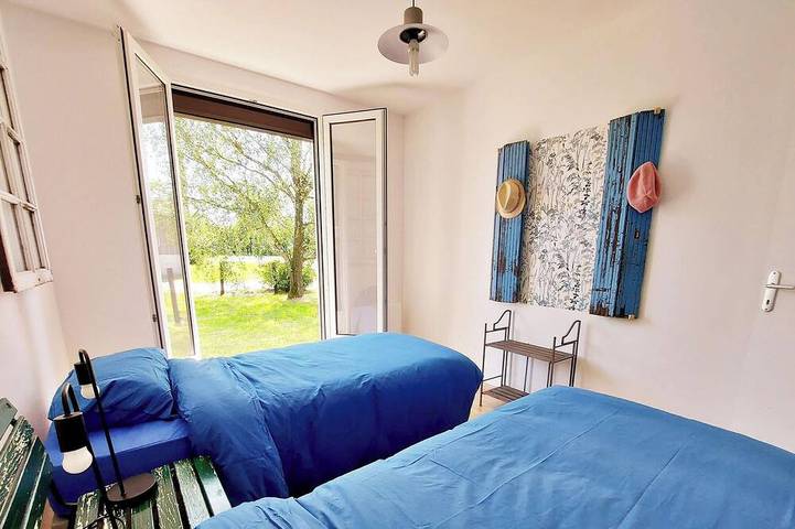 Gemütliches Landhaus mit moderner Einrichtung, Veranda, Babyfoot, und Bauernhofnähe. in Mayenne