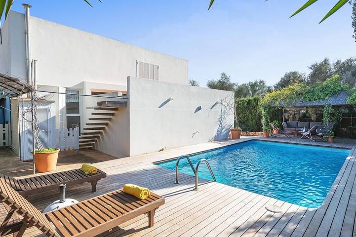 Chalet para 6 personas, con piscina además de balcón y jardín en Sa Ràpita