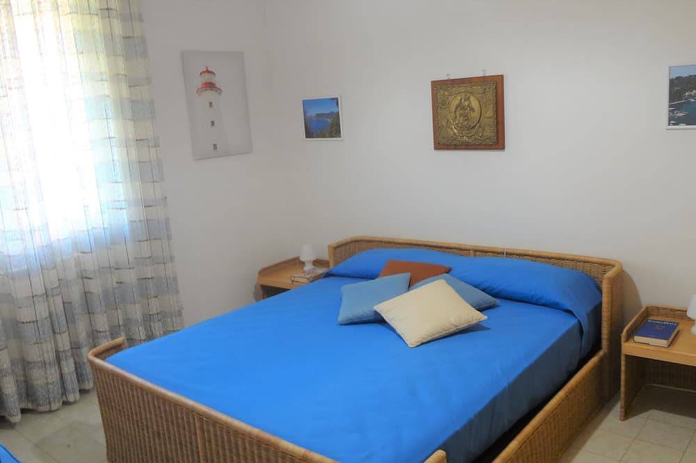Ganze Wohnung, Im Grünen zwischen den Cinque Terre und dem Tigullio, 1 km vom Zentrum von Deiva Marina entfernt in Deiva Marina, Riviera di Levante