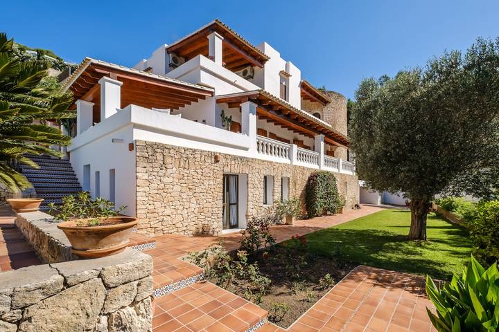 Fantástica casa de vacaciones con vistas al mar, piscina, terraza in Can Furnet, Santa Eulària des Riu