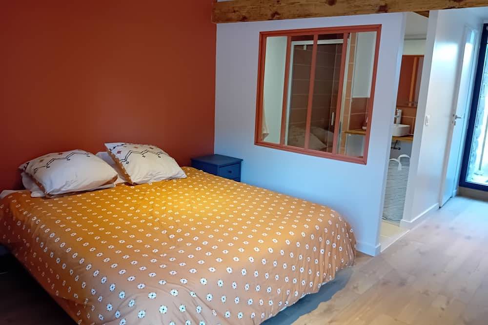 Stone house in a quiet location, only 1 km from the sea in La Cotentin, Lamballe-Armor