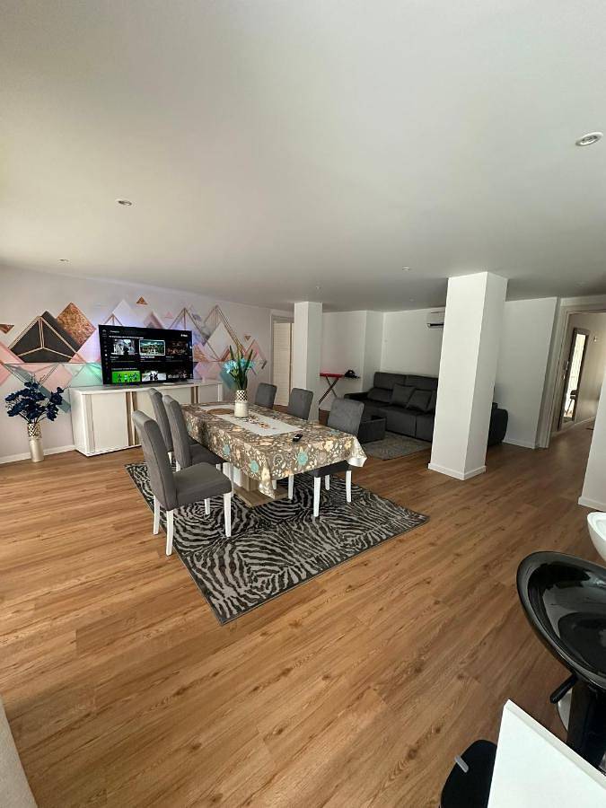 Apartamento para 5 personas, con piscina para niños y piscina además de jardín y vistas en Pombal