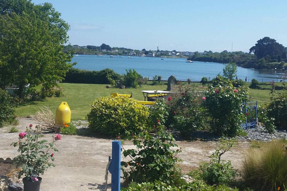 Au Fil De L 'Eau, Cottage in southern Brittany, located along the Ria of Etel, Morbihan in Plouhinec (Morbihan), Côte des Mégalithes
