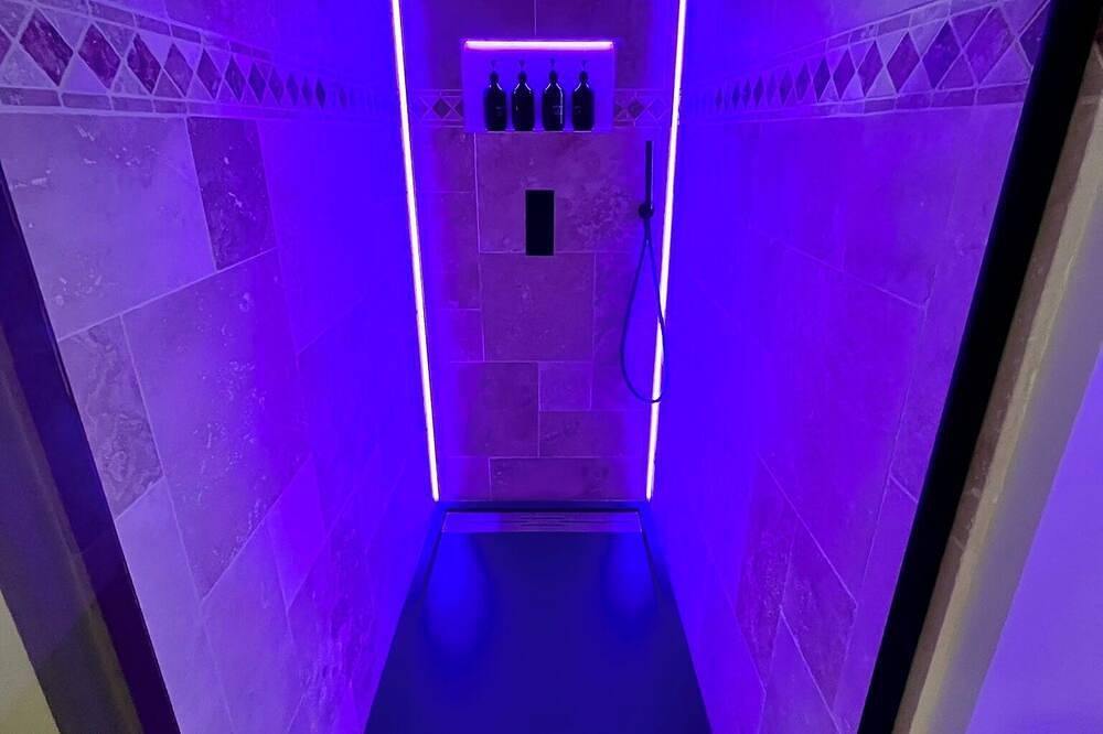Grange rénovée en Loft pour 15 pers avec salle de réception 80 pers et grand Spa in Léglantiers, Oise