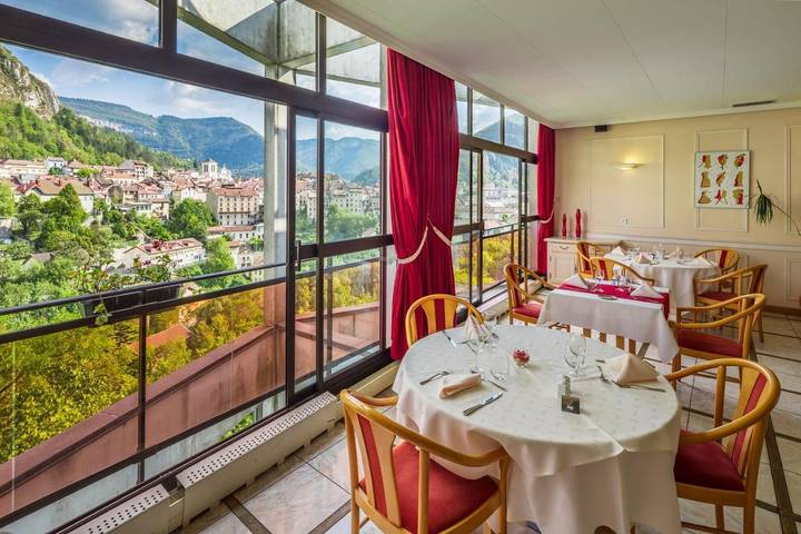 Hôtel pour 2 personnes, avec terrasse, animaux acceptés à Saint-Claude (Jura)