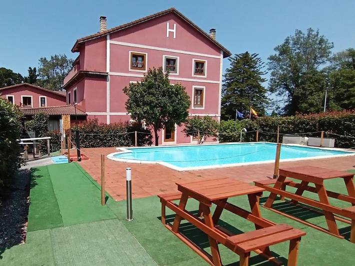 Apartamento para 2 personas, con terraza además de piscina y jardín en Cudillero