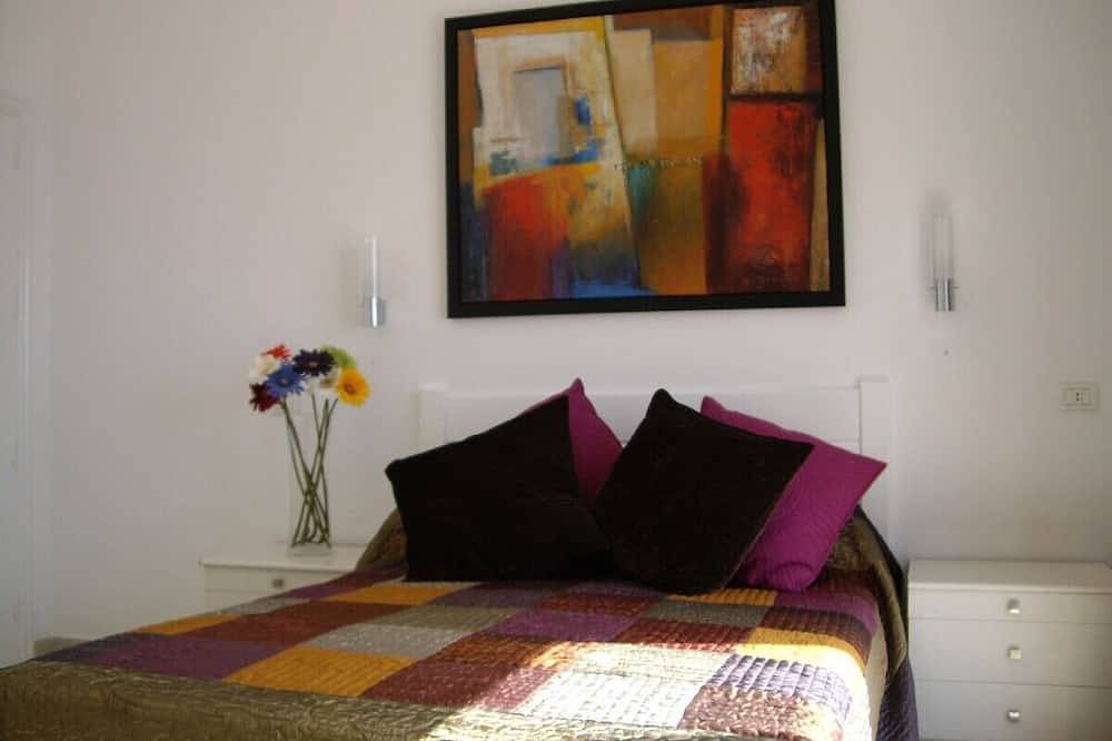 Prime Location, Htd Pool, Breathtaking Sea Views nr Beach/Marina, A/C Wifi Uktv in Playa de los Guíos, Santiago del Teide
