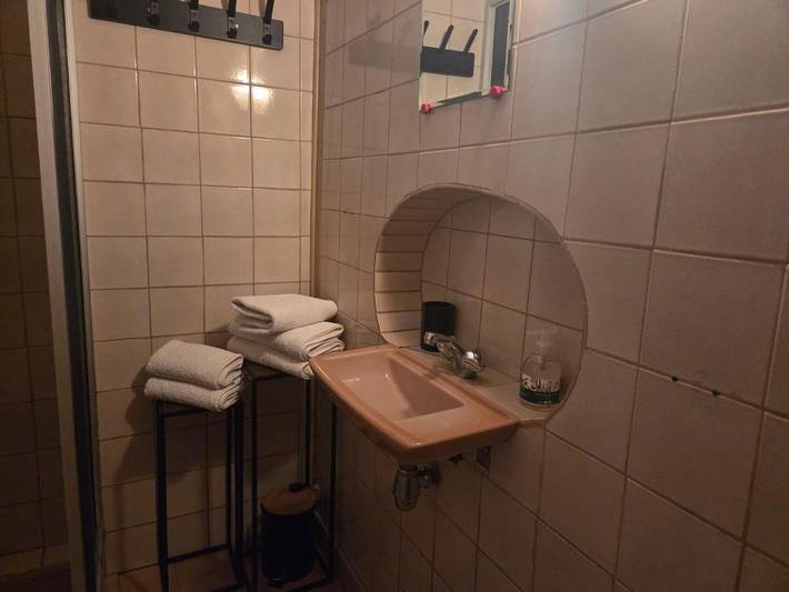 Gîte pour 2 personnes, avec vue ainsi que jardin et terrasse dans Lac de Castillon - 2