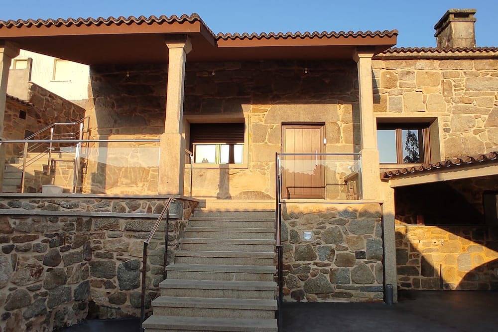 River Canyon House in Meis, Costa de Galicia