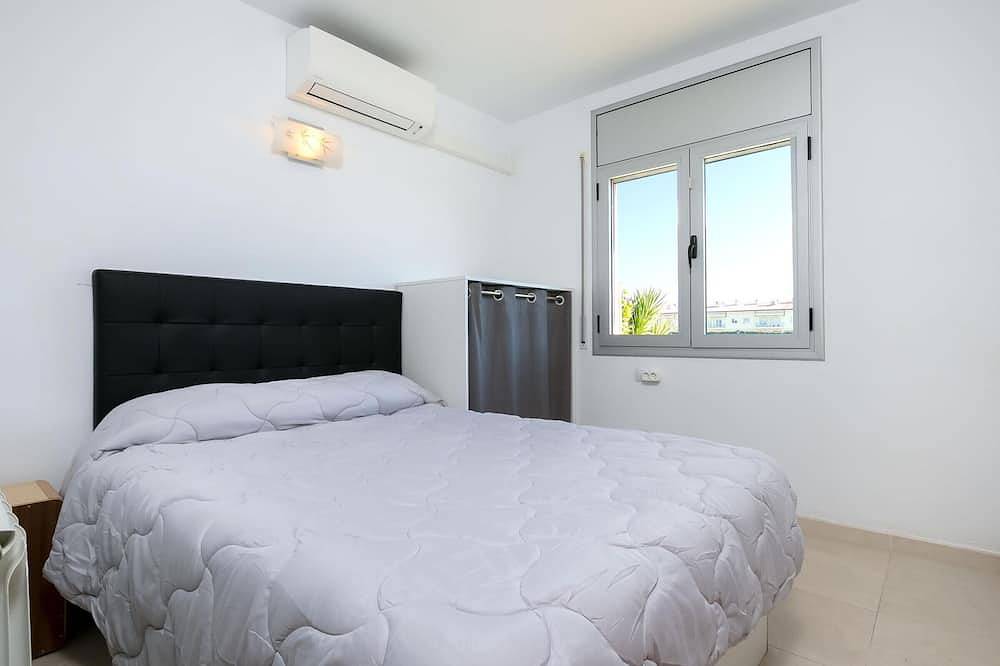 Geheel appartement, Luxury Apartment with Private Pool & Garden in Figueres in Figueres, Upper Empordà