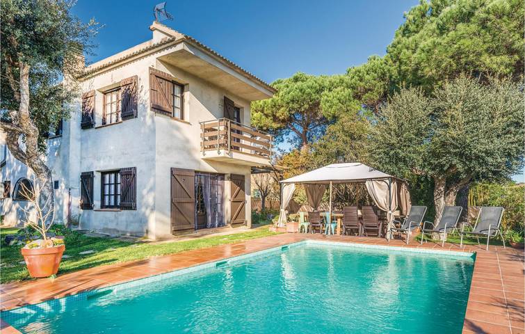 Casa para 13 personas, con Terraza además de Jardín y Piscina en Lloret de Mar
