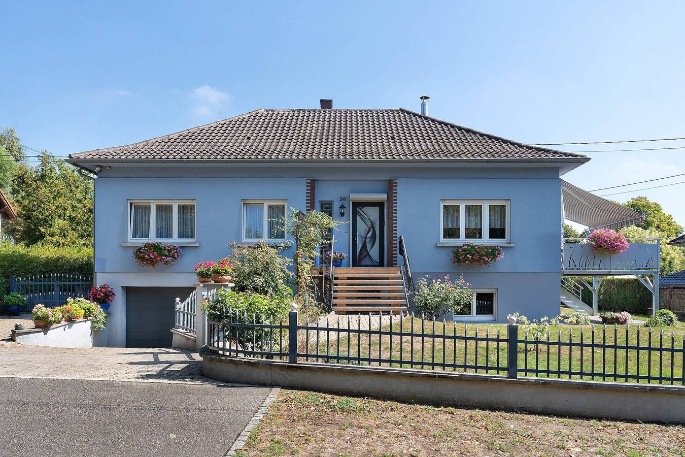 Cottage 'Gîte Rural a la Orilla del Bosque' con Terraza Privada, Jardín y Wi-Fi in Kutzenhausen, Región de Wissembourg