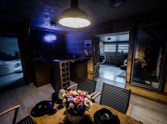 Cały apartament, Apartament Neon Z Jacuzzi -Klima -Rynek Centrum &Parking in Kielce, Województwo świętokrzyskie