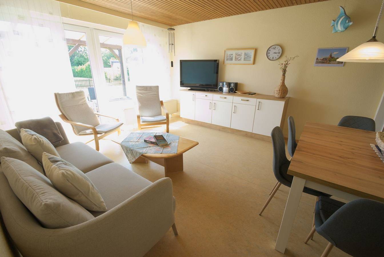 Strandnaher Ferienbungalow in Norddeich mit großzügigem eingezäuntem Garte in Strand Norddeich, Norddeich