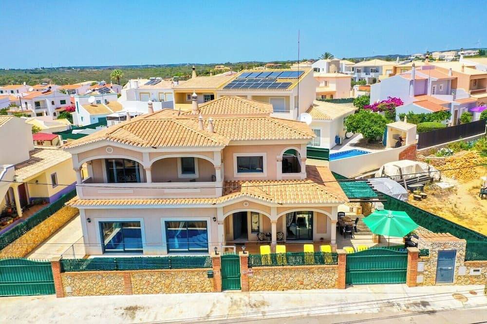 Casa dos Sonhos - with pool, Bbq and pizza oven in Luz, Faro Distrikt