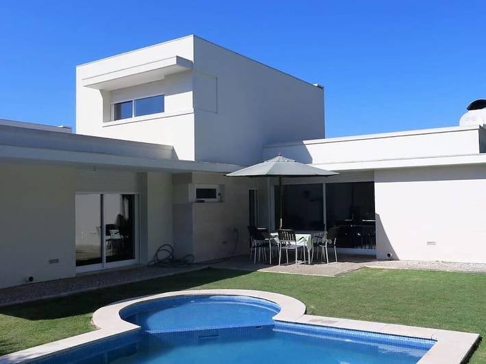 Casa rural para 6 personas, con piscina para niños y jardín además de vistas y piscina en Costa da Caparica