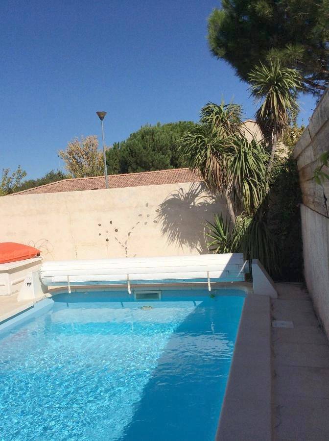 Location de vacances pour 6 personnes, avec piscine ainsi que jardin et vue, animaux acceptés à Milhaud - 2