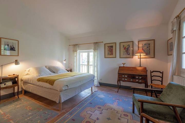 Vacation Home for Rent in Provence, Near the Alpilles—6 Bedrooms in Eyragues, Arles und Umgebung