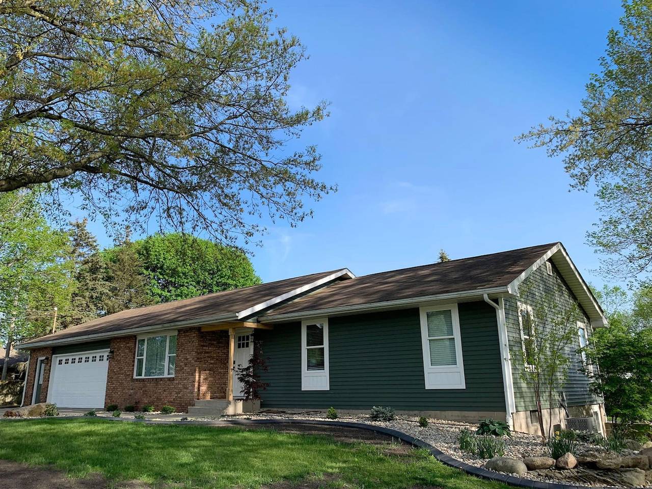 Hot Tub|Beauitiful Backyard Oasis|Newly Renovated in Elkhart County