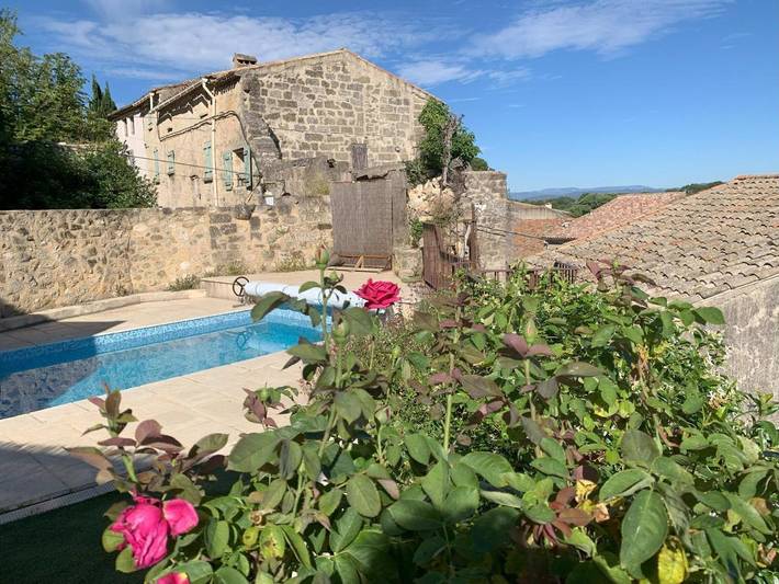 Location de vacances pour 2 personnes, avec terrasse ainsi que piscine et vue à Saint-Pons-de-Mauchiens - 2
