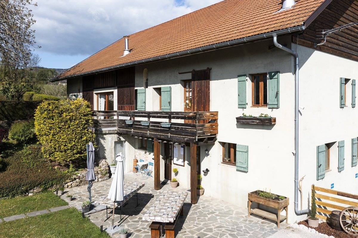Le Charmagit - chambres et restaurant in Amancy, Région de Bonneville