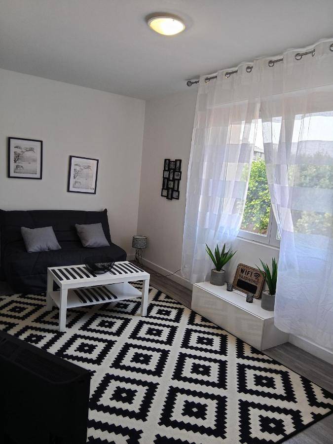 Appartement entier, Furnished studio, 5 min Avignon, Pontet center in Le Pontet, Vaucluse
