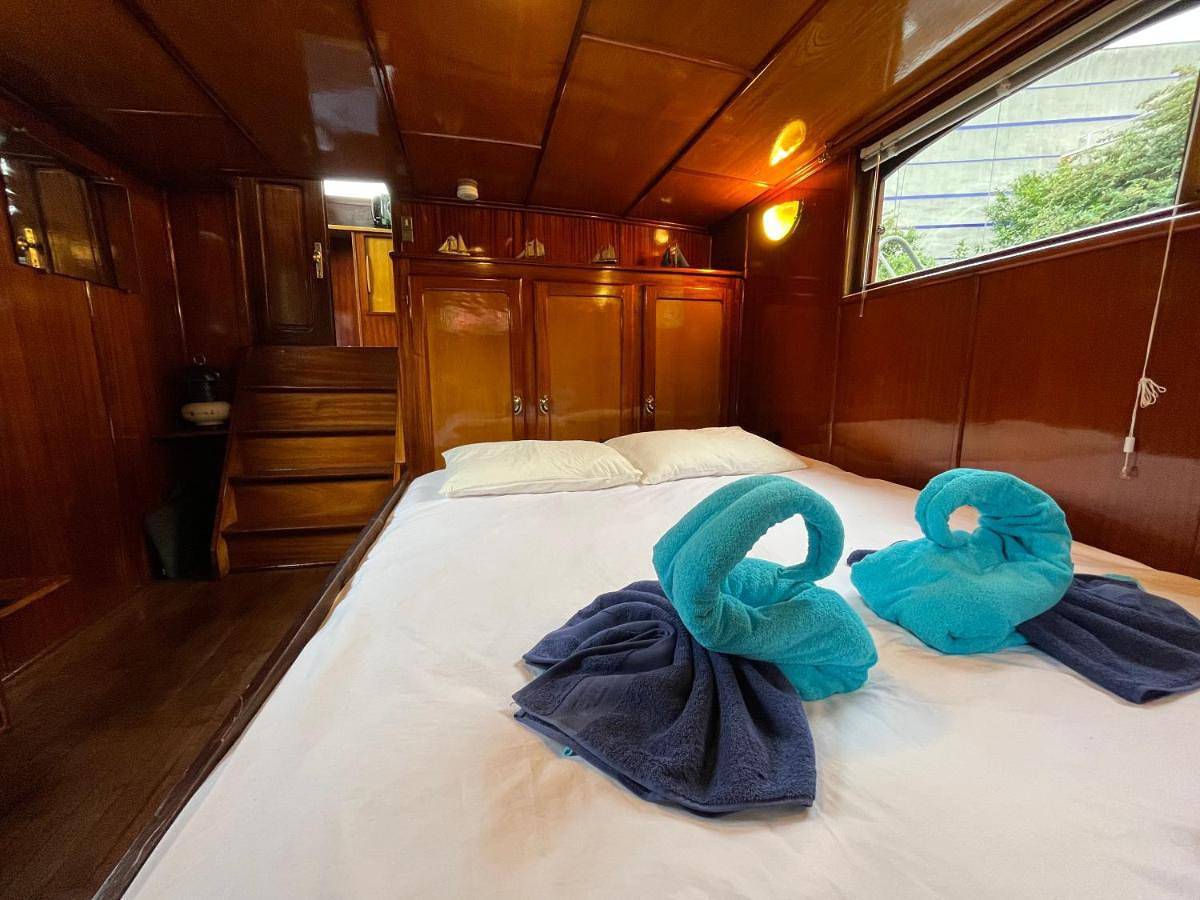 La Marquise "dormez dans une péniche" in Melun, Seine-et-Marne