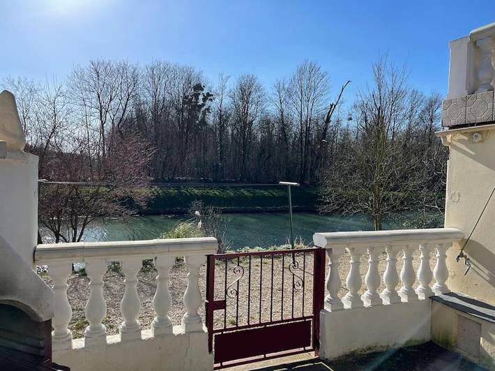 Gîte pour 6 personnes, avec terrasse ainsi que jacuzzi et jardin dans Couvrot