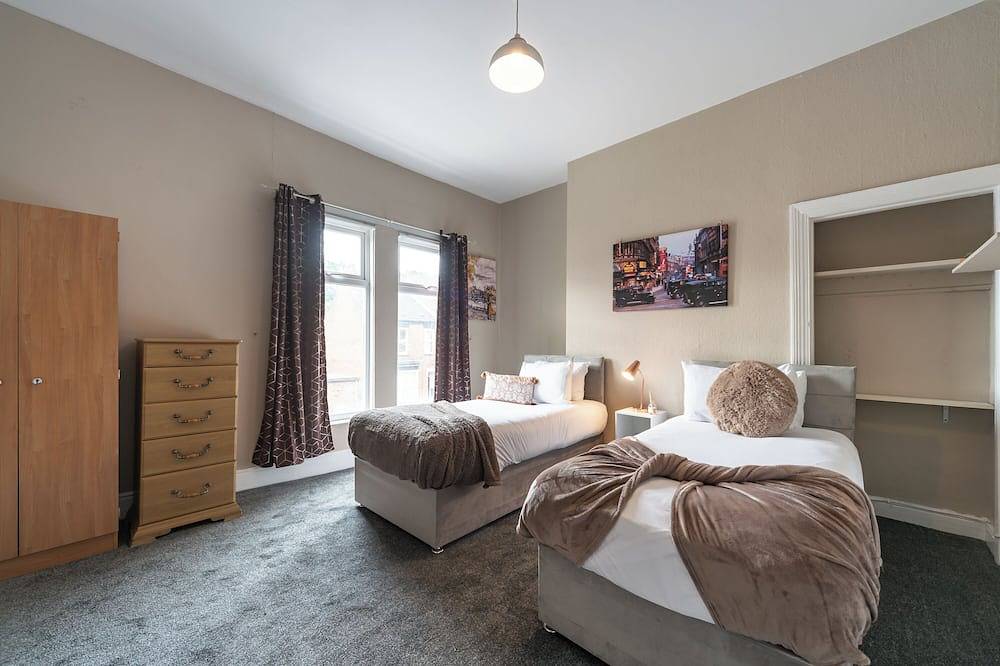 Shalom Stylish City  by Jesouth in Kingston-upon-Hull, Yorkshire and the Humber