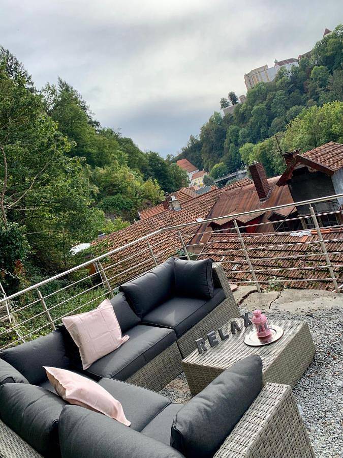 Ferienwohnung für 13 Personen, mit Terrasse und Garten sowie Ausblick