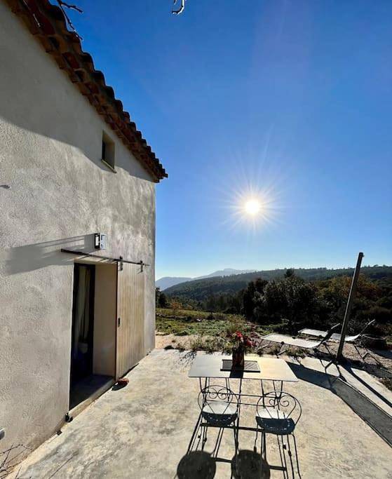 Appartement entier, Cabanon Provençal in Cuers, Côte méditerranéenne (France)