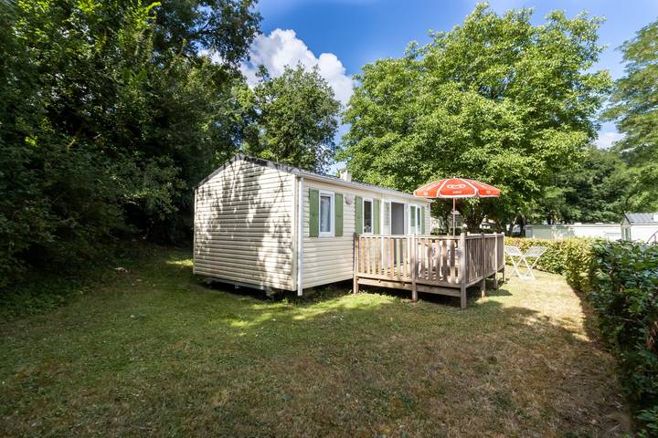 Camping pour 4 personnes, avec Jardin et Bassin pour enfant