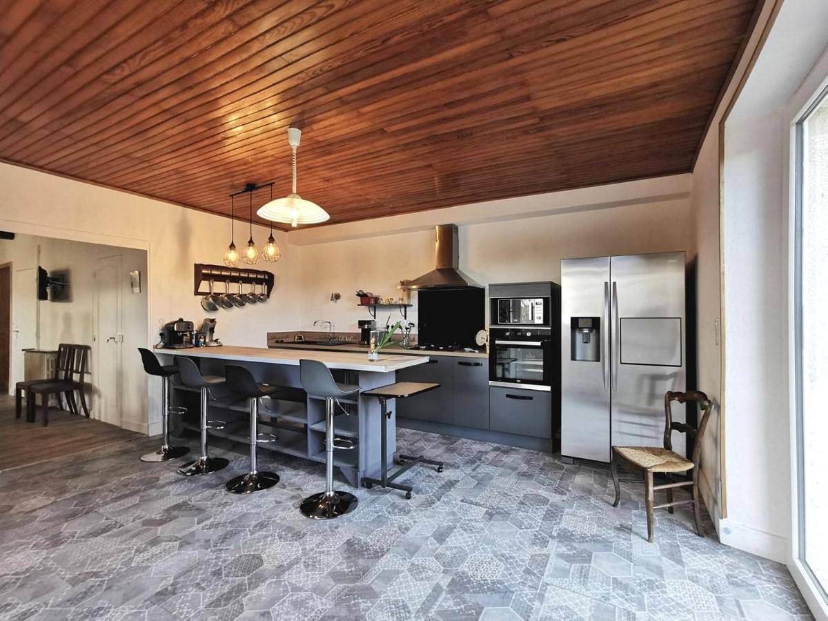 Five-Bedroom House in Domeyrat, Parc Naturel Régional Livradois-Forez
