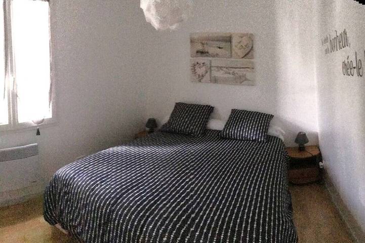 Location de vacances pour 4 personnes, avec terrasse et jardin à Corme-Royal