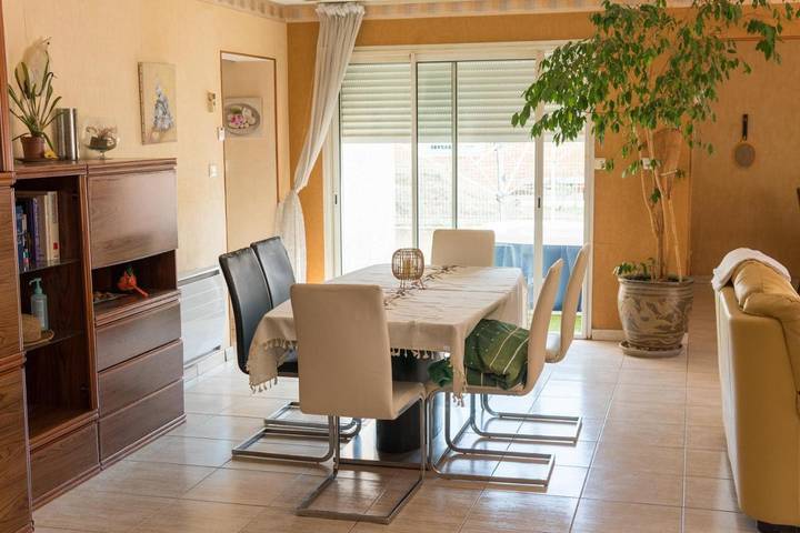 Location de vacances pour 7 personnes, avec jardin ainsi que terrasse et jacuzzi, animaux acceptés à Les Aires